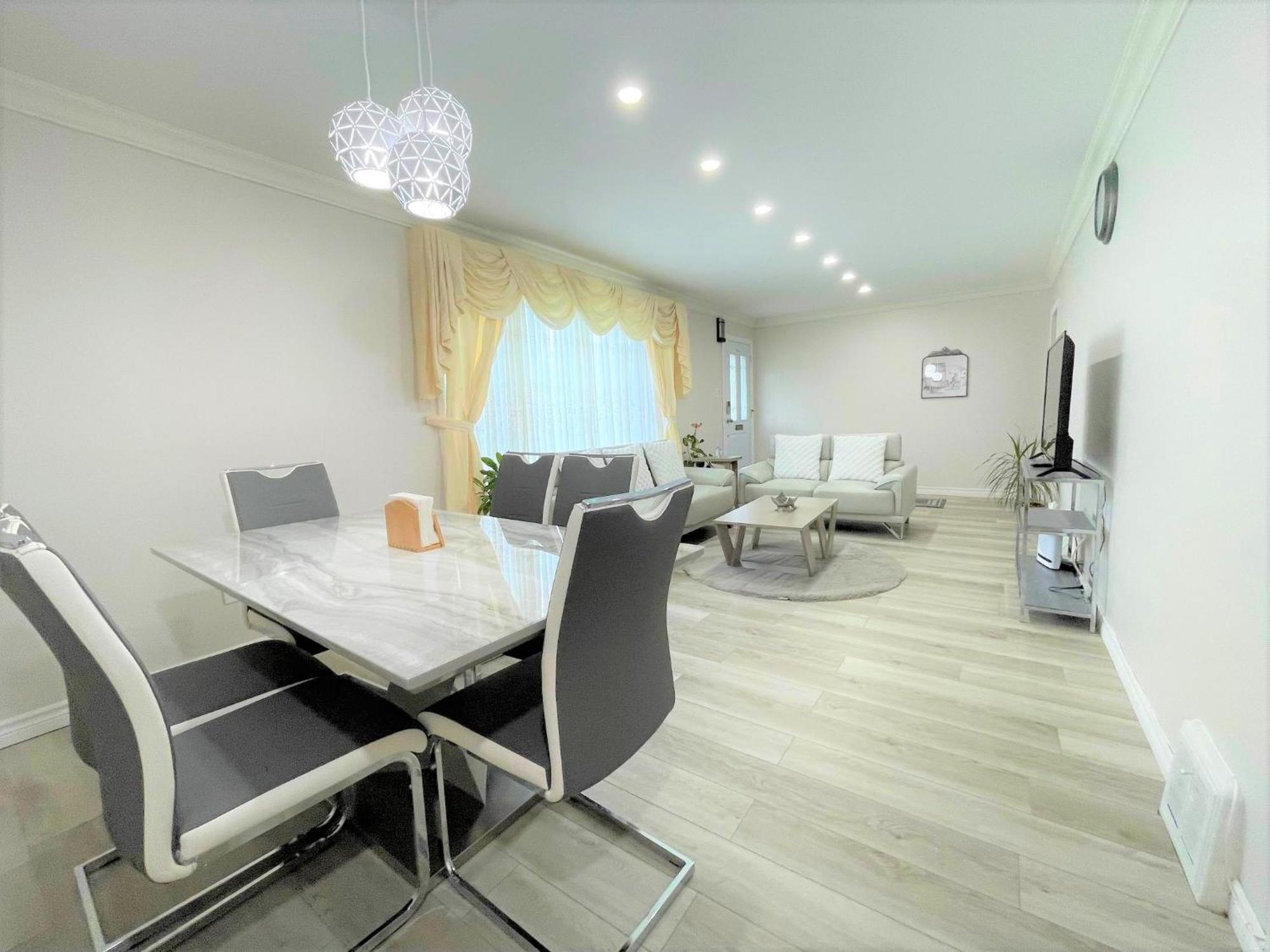 Holiday home Luxurious Cozy House In Bluffs With Lake View Toronto