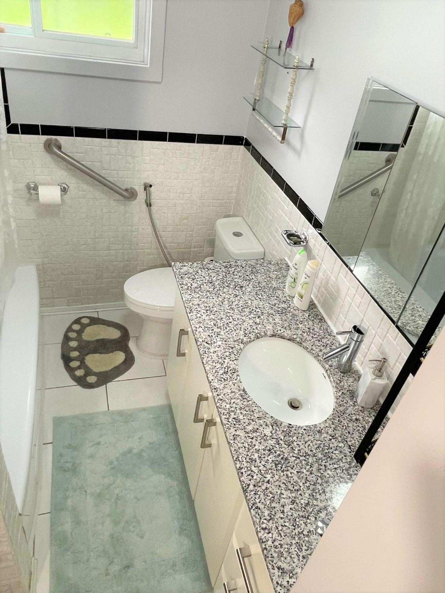 Luxurious Cozy House In Bluffs With Lake View Holiday home *