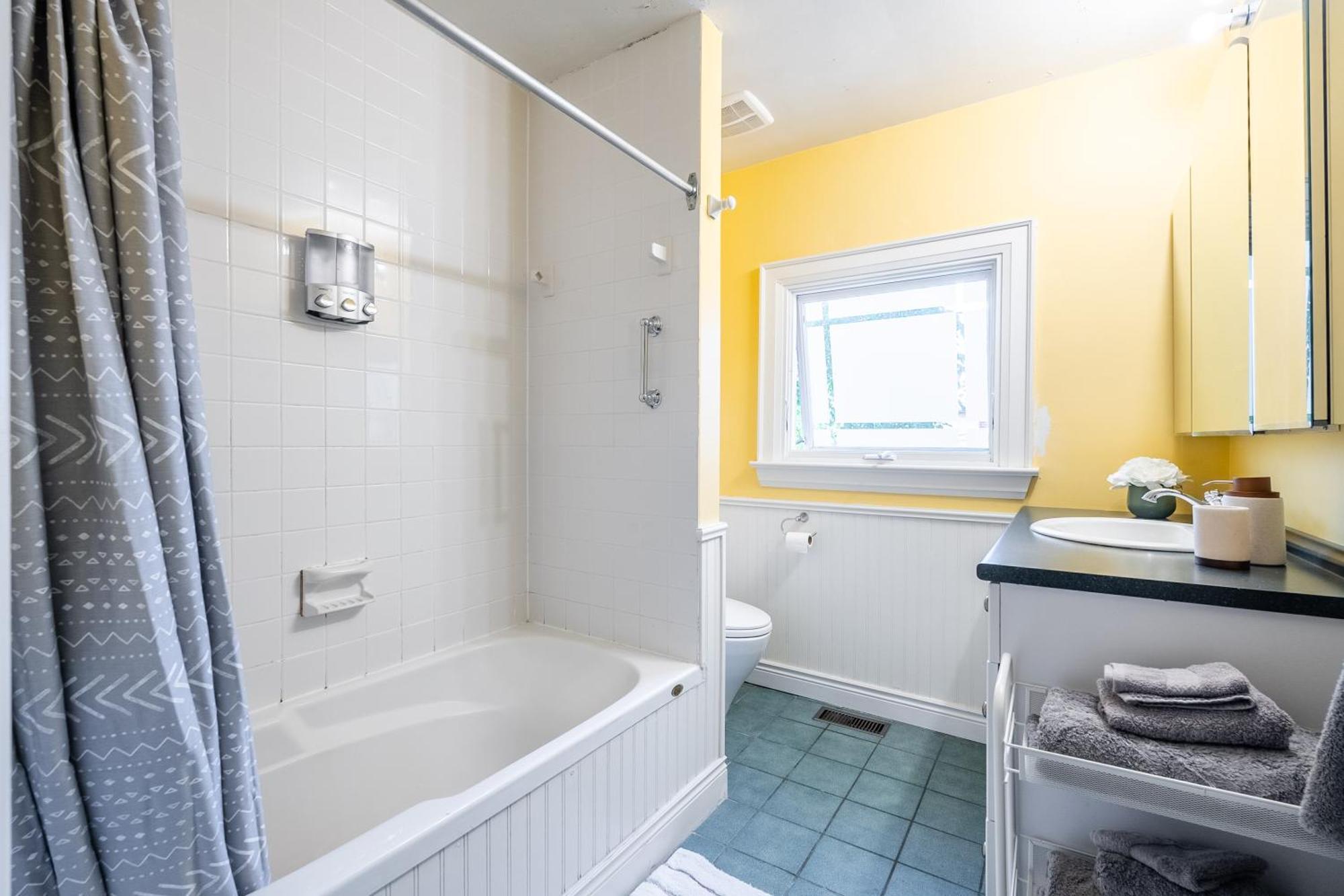 Guest house Cozy 5 Bedroom House In Downtown By Globalstay
