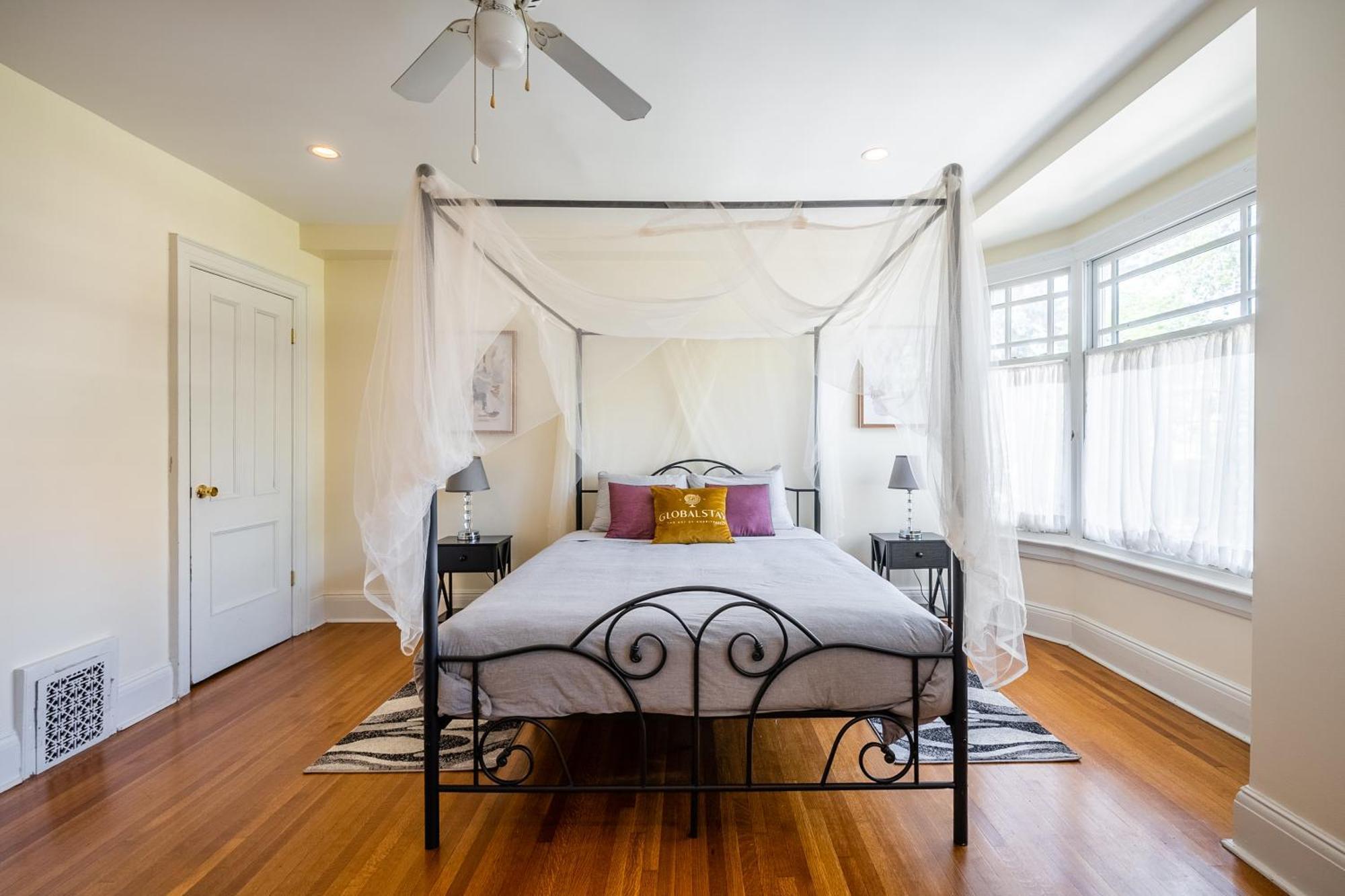 Cozy 5 Bedroom House In Downtown By Globalstay Guest house Toronto