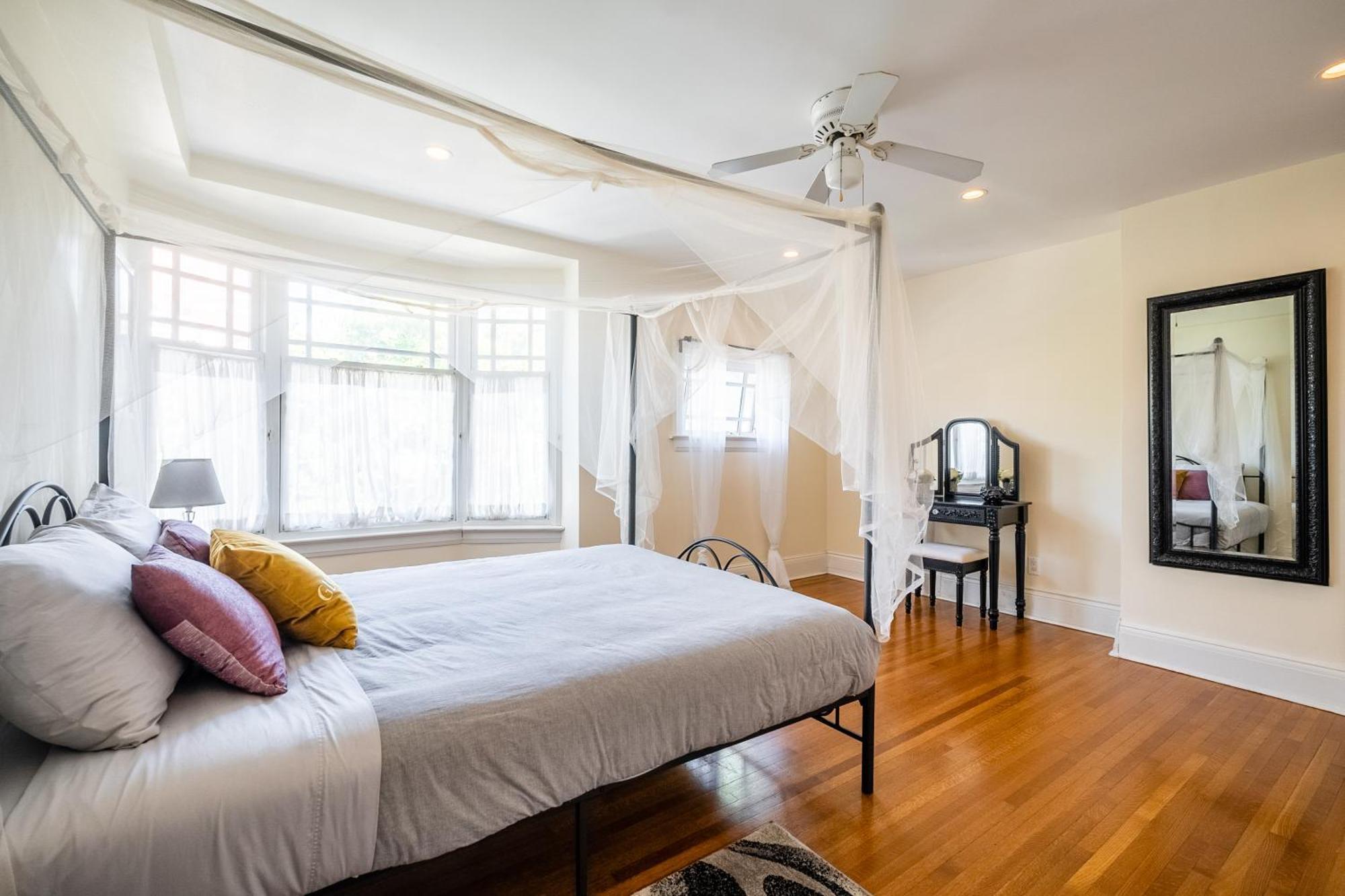 Guest house Cozy 5 Bedroom House In Downtown By Globalstay