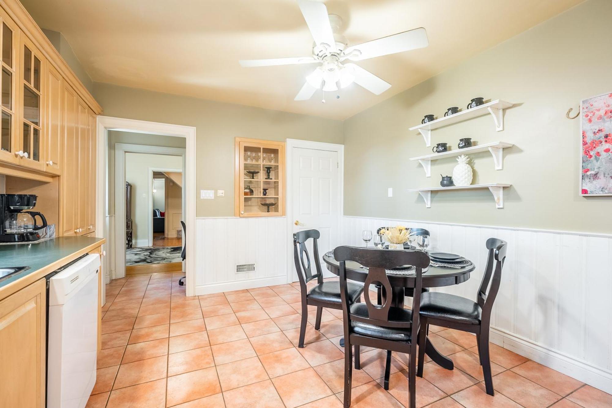Cozy 5 Bedroom House In Downtown By Globalstay Guest house Toronto