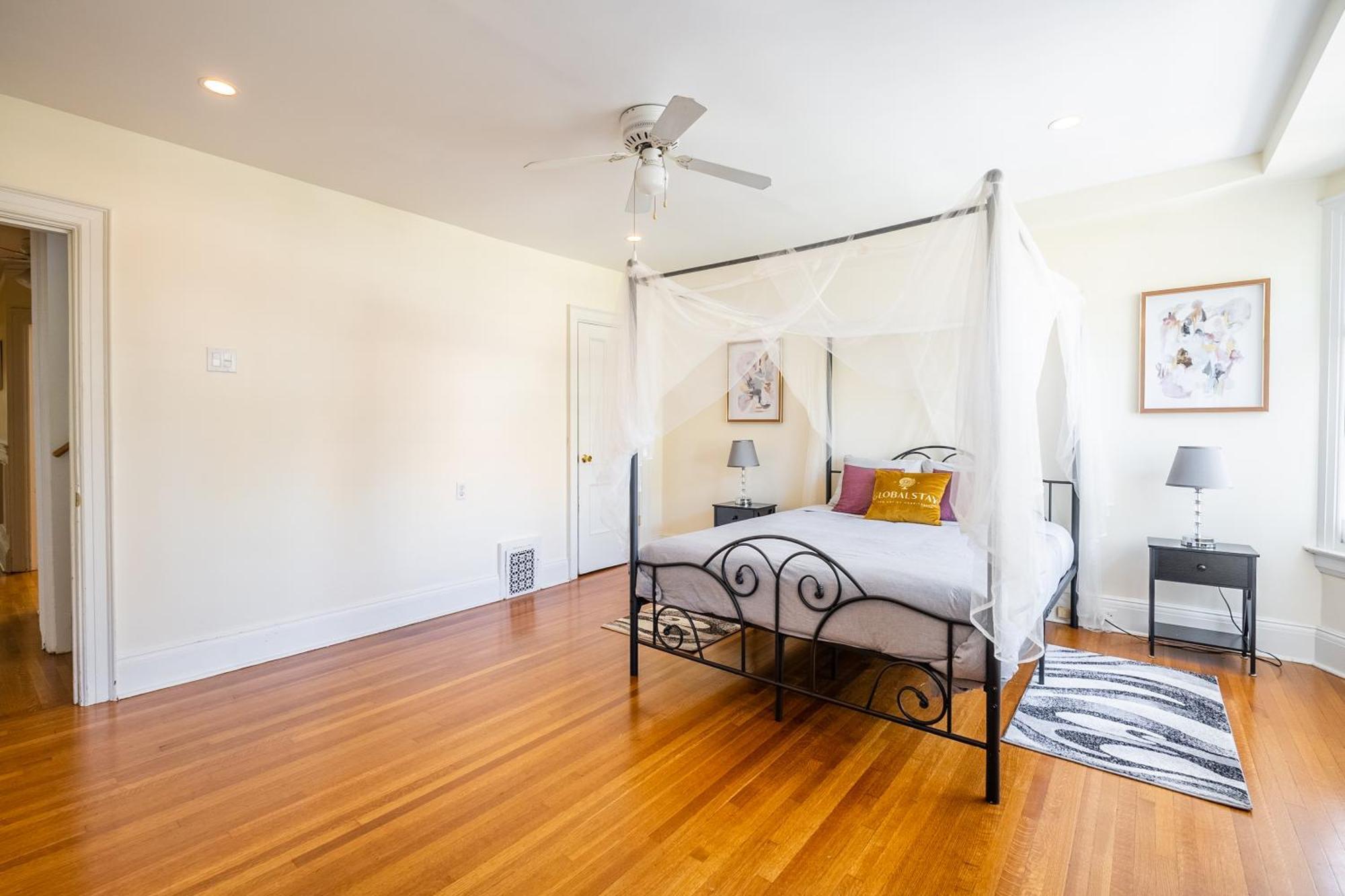 Cozy 5 Bedroom House In Downtown By Globalstay *