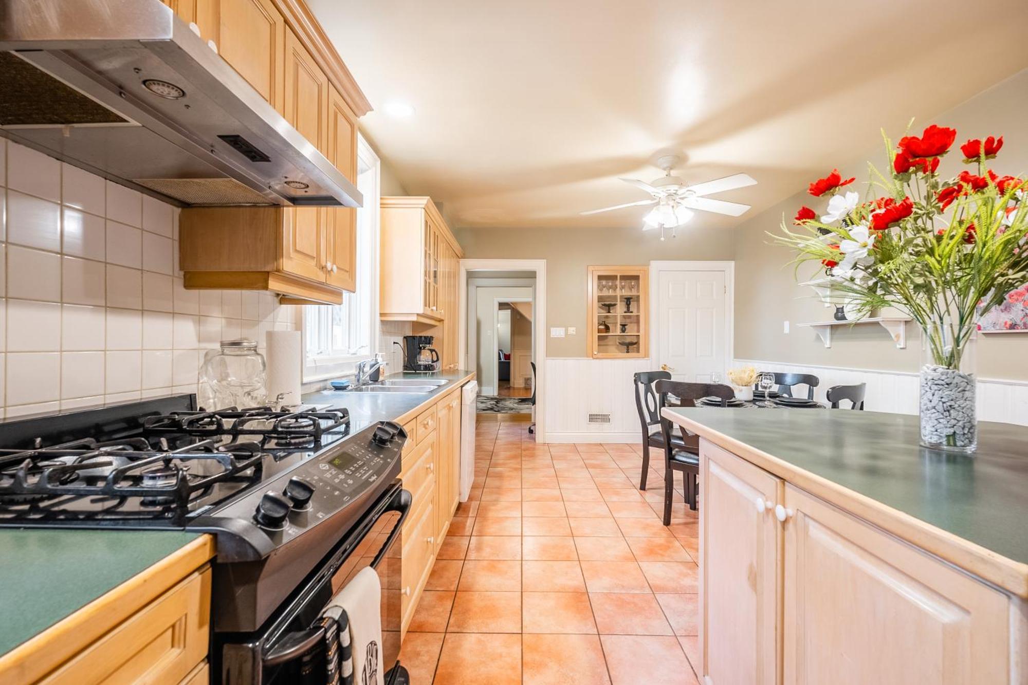 Cozy 5 Bedroom House In Downtown By Globalstay