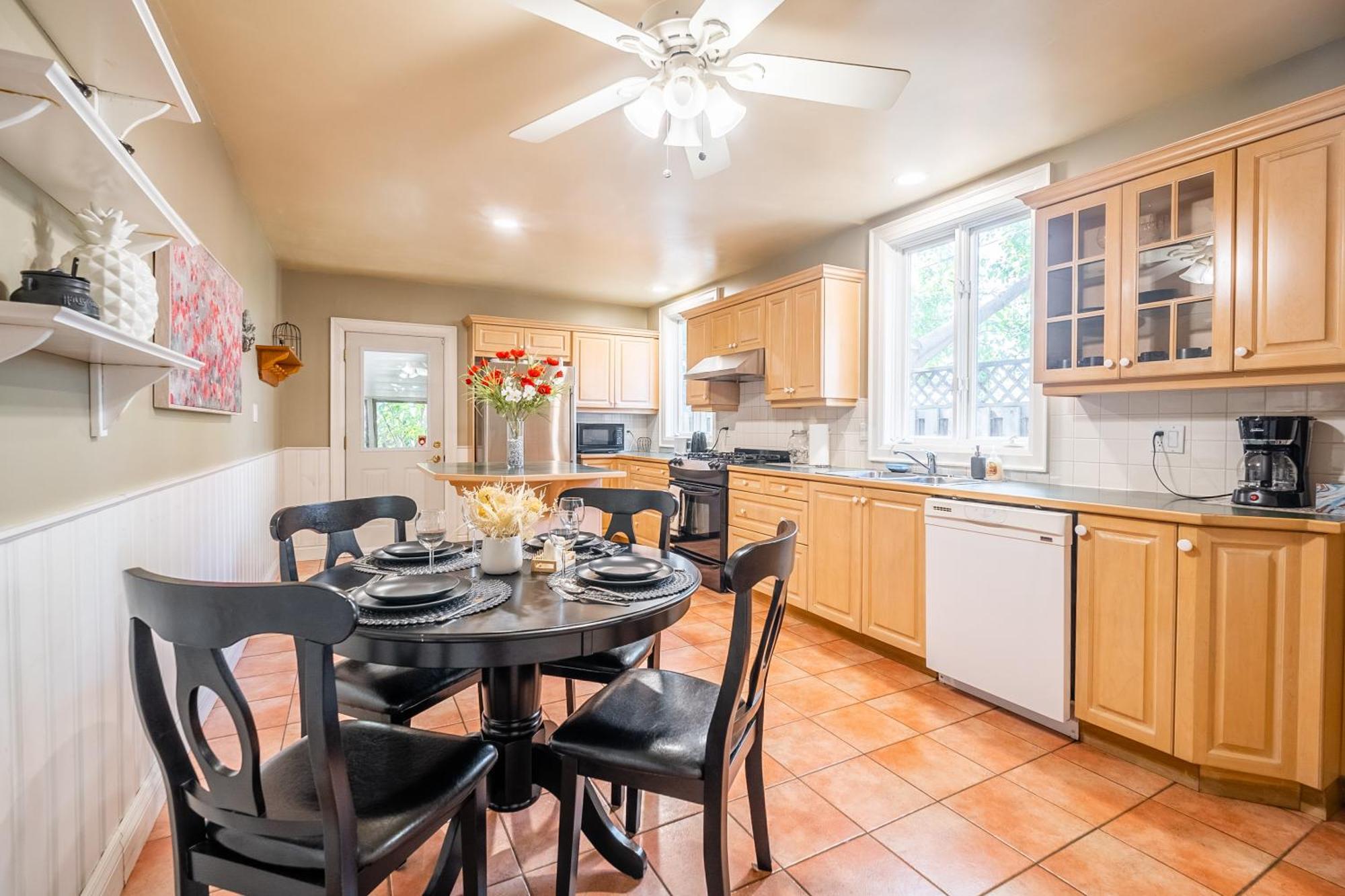 Guest house Cozy 5 Bedroom House In Downtown By Globalstay