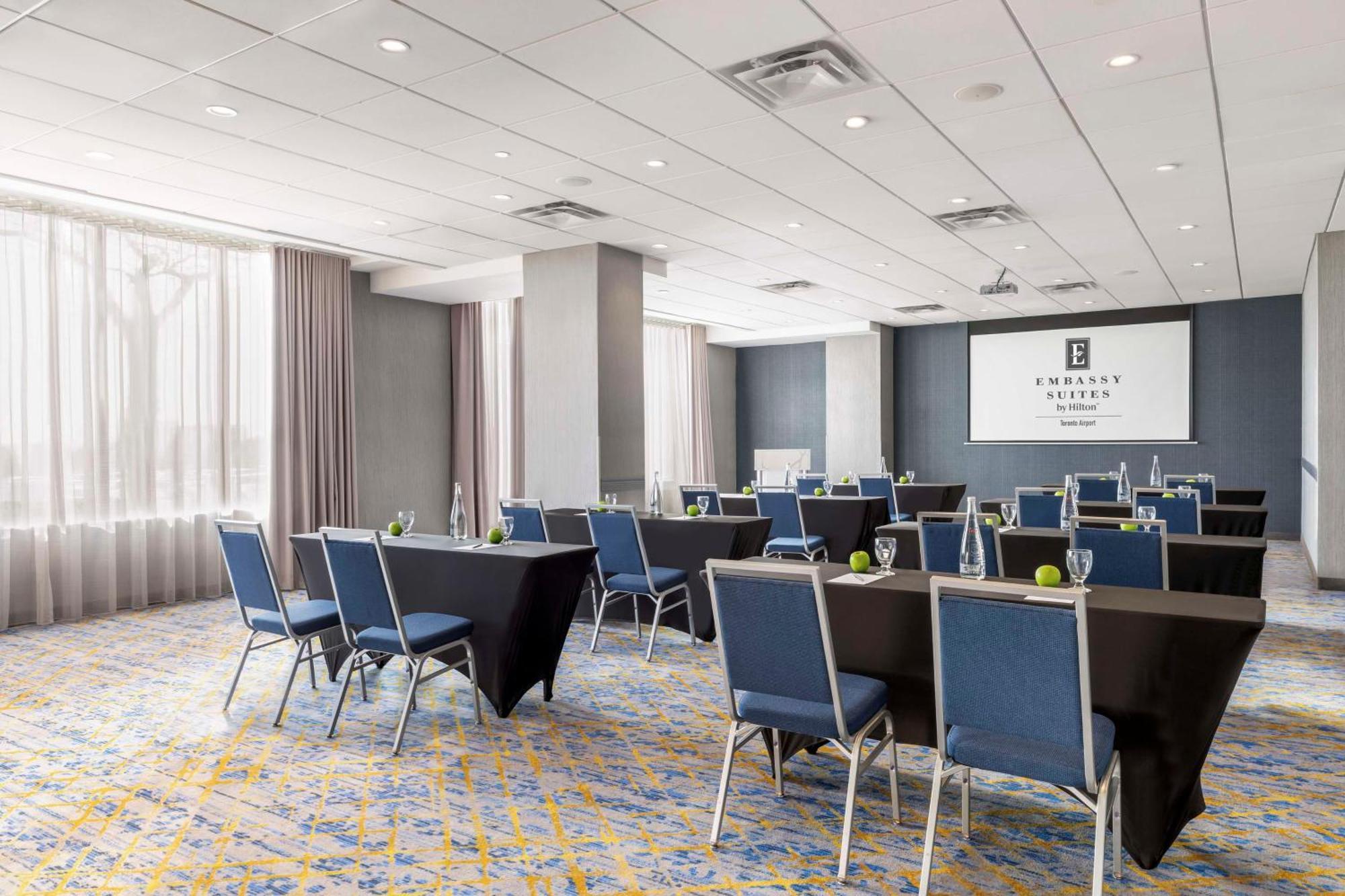 Hotel Embassy By Hilton Airport 4*