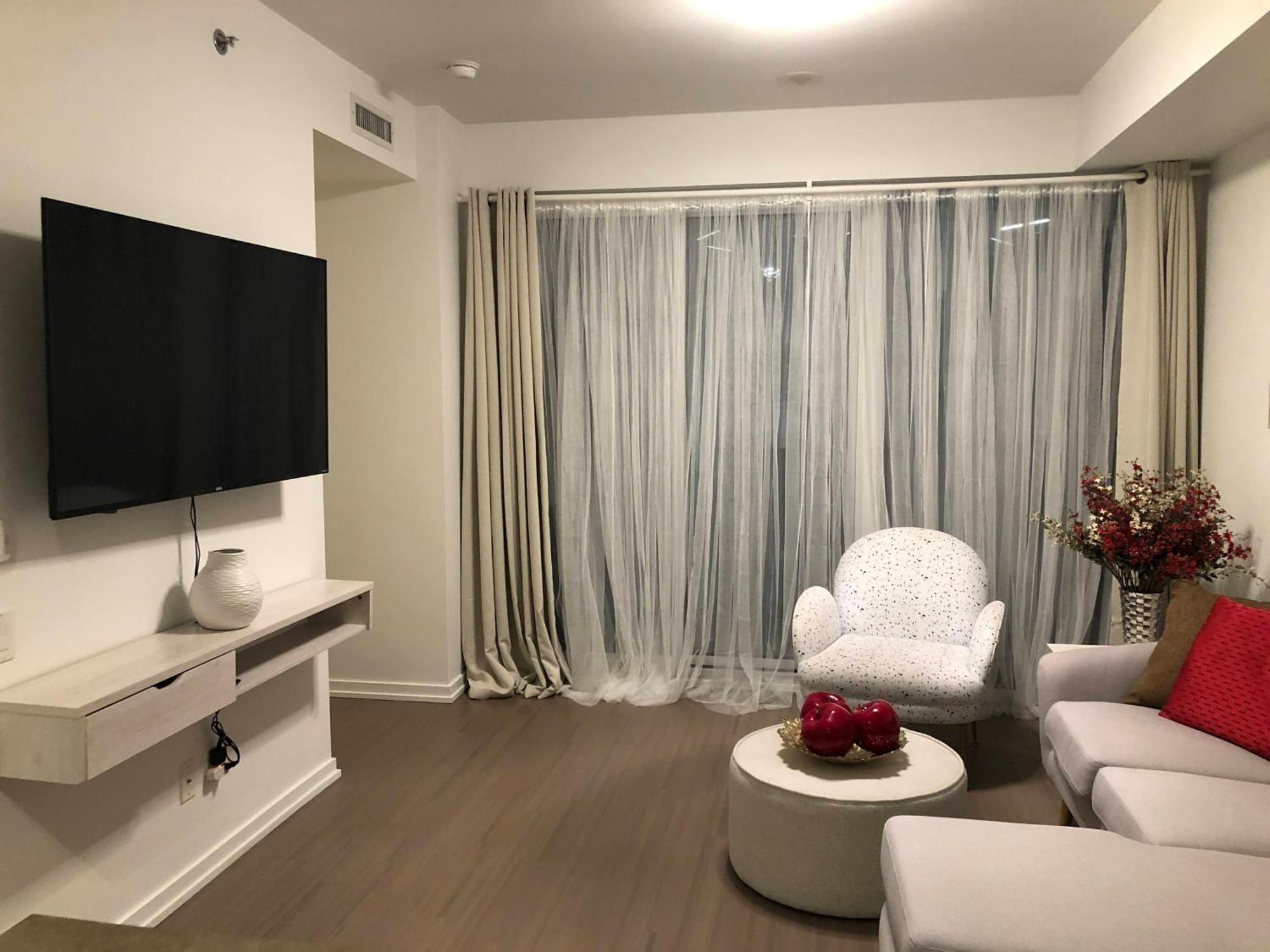 Apartment Oasis In The 6ix Toronto