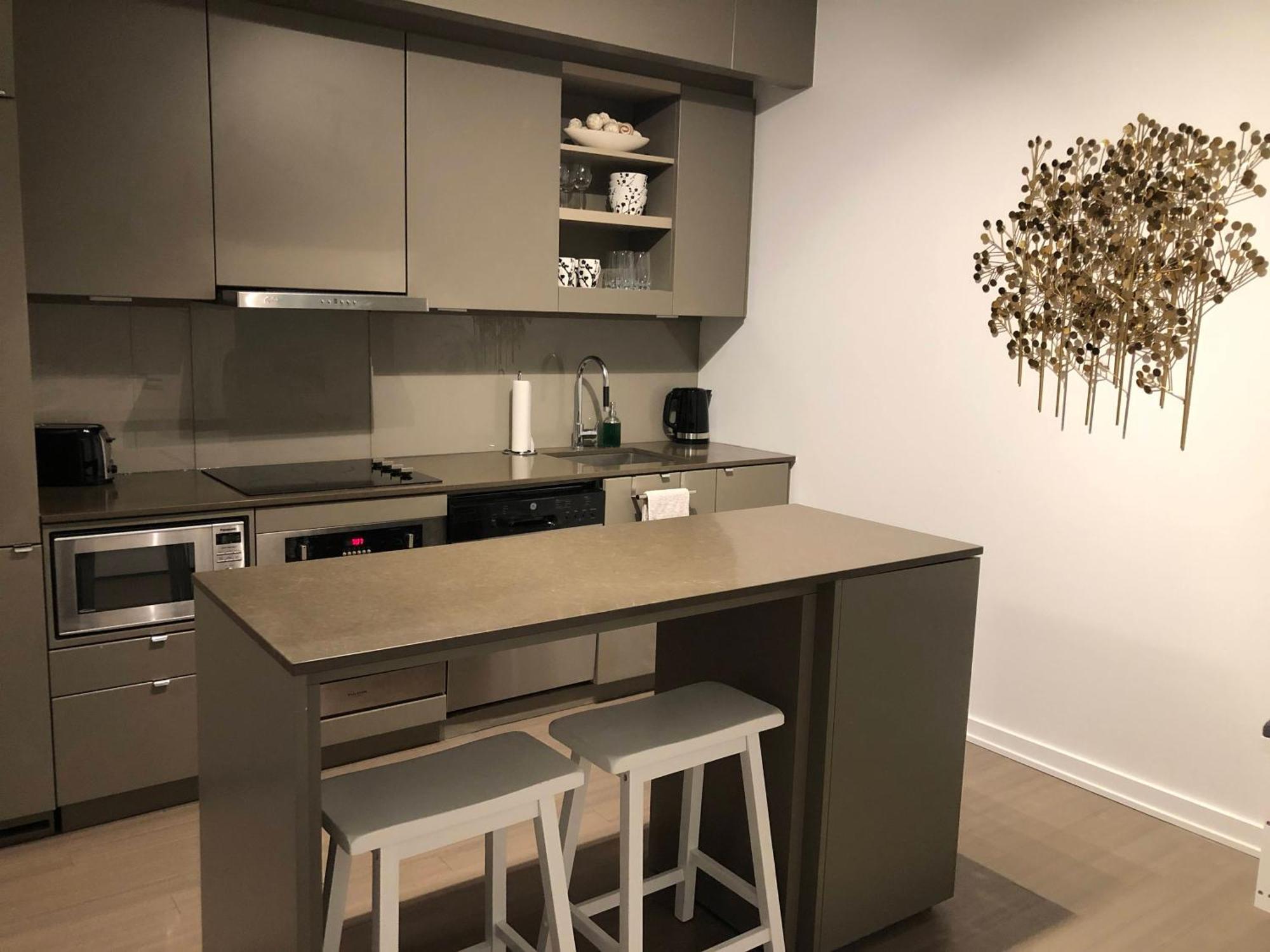 Oasis In The 6ix Apartment *