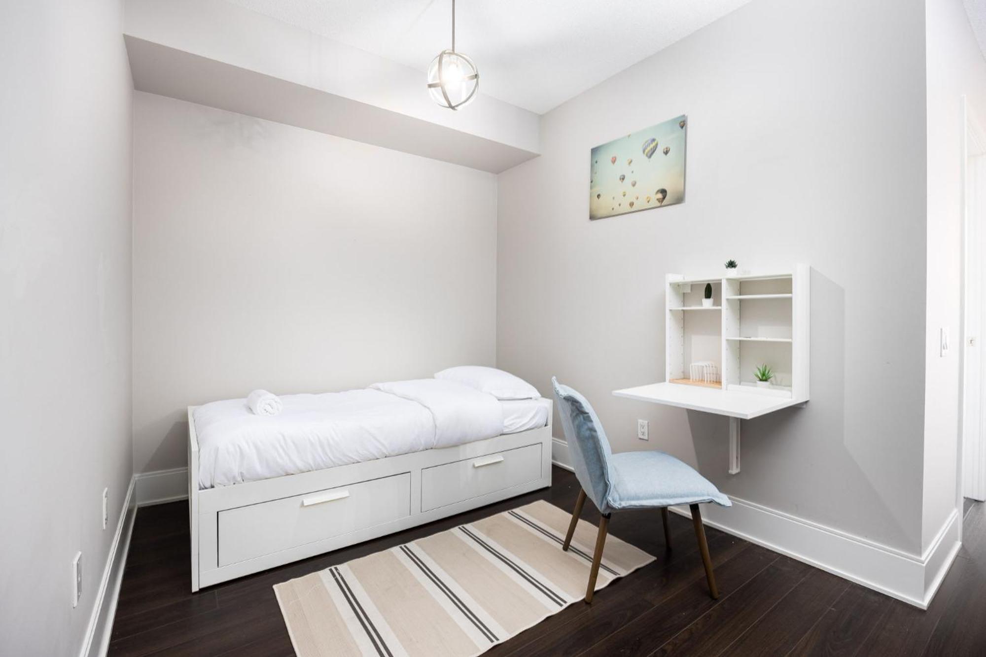Apartment Dwtn Near Cn Tower! W/ Free Parking Toronto