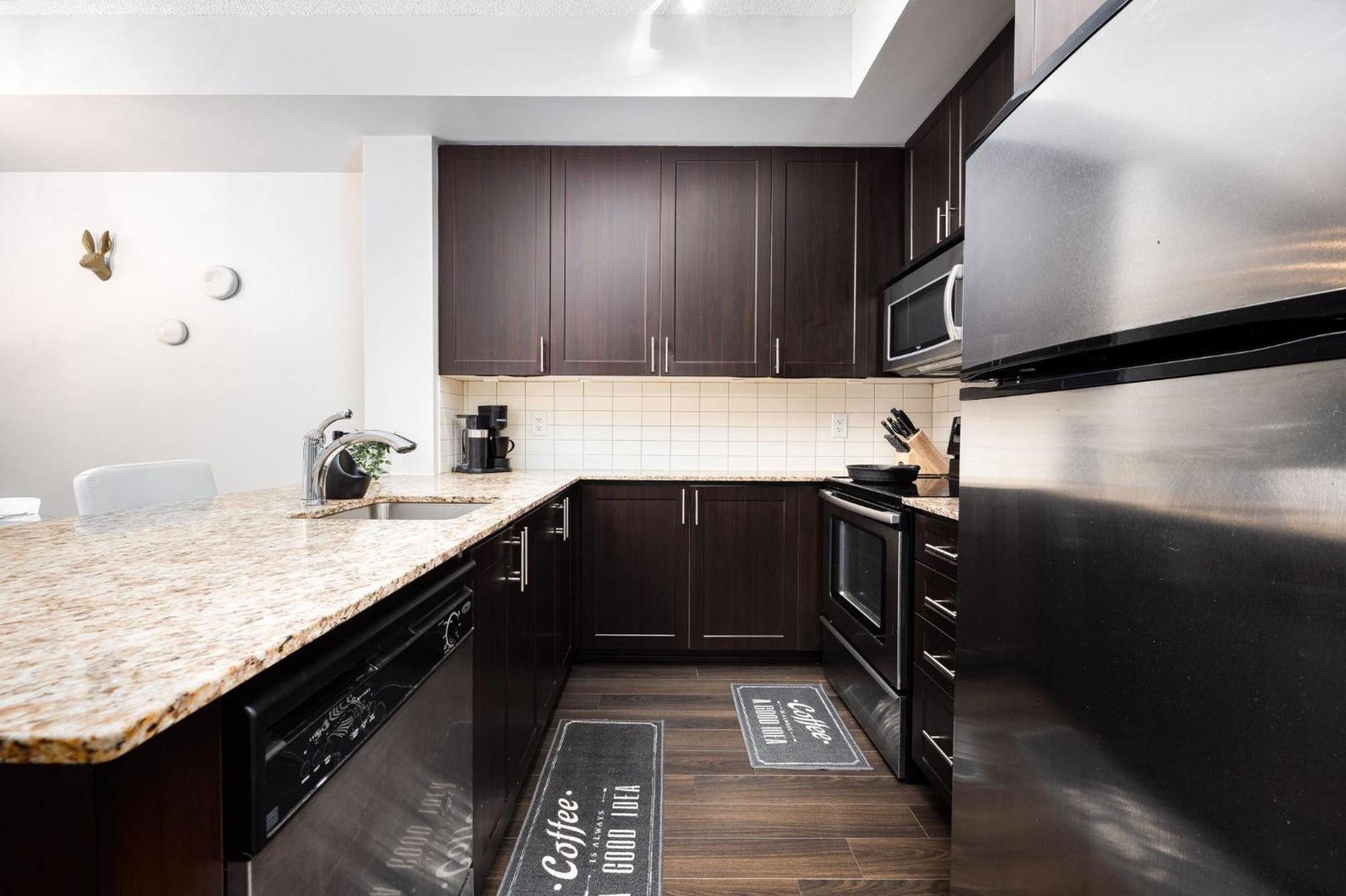 Dwtn Near Cn Tower! W/ Free Parking Toronto