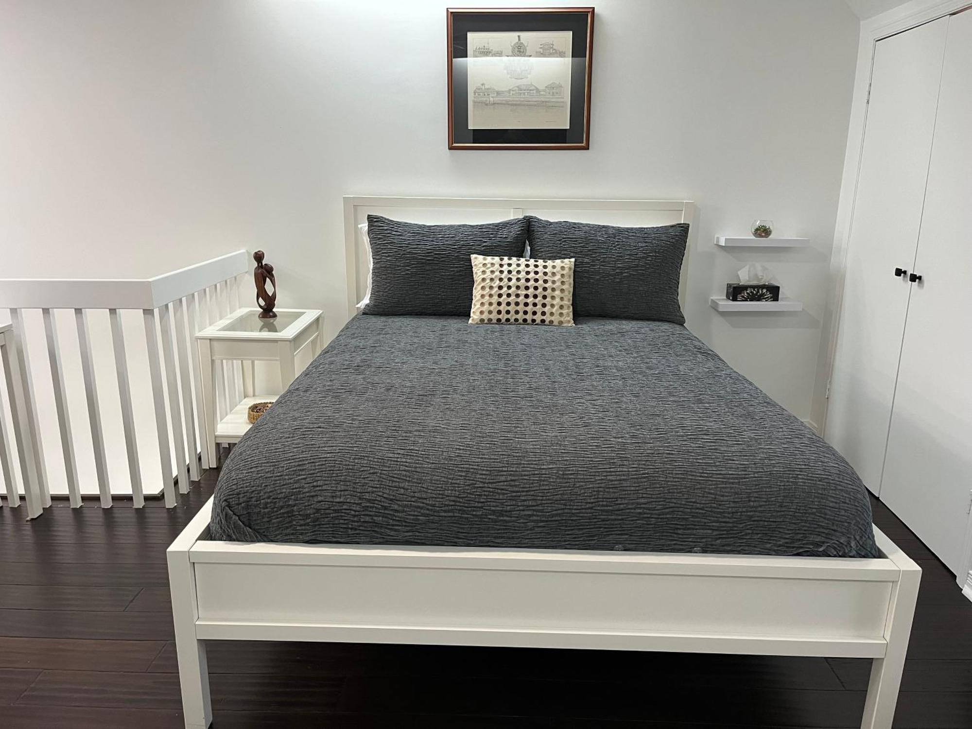 Bright, Private, Peaceful With Retail Conveniences Steps Away Apartment Toronto