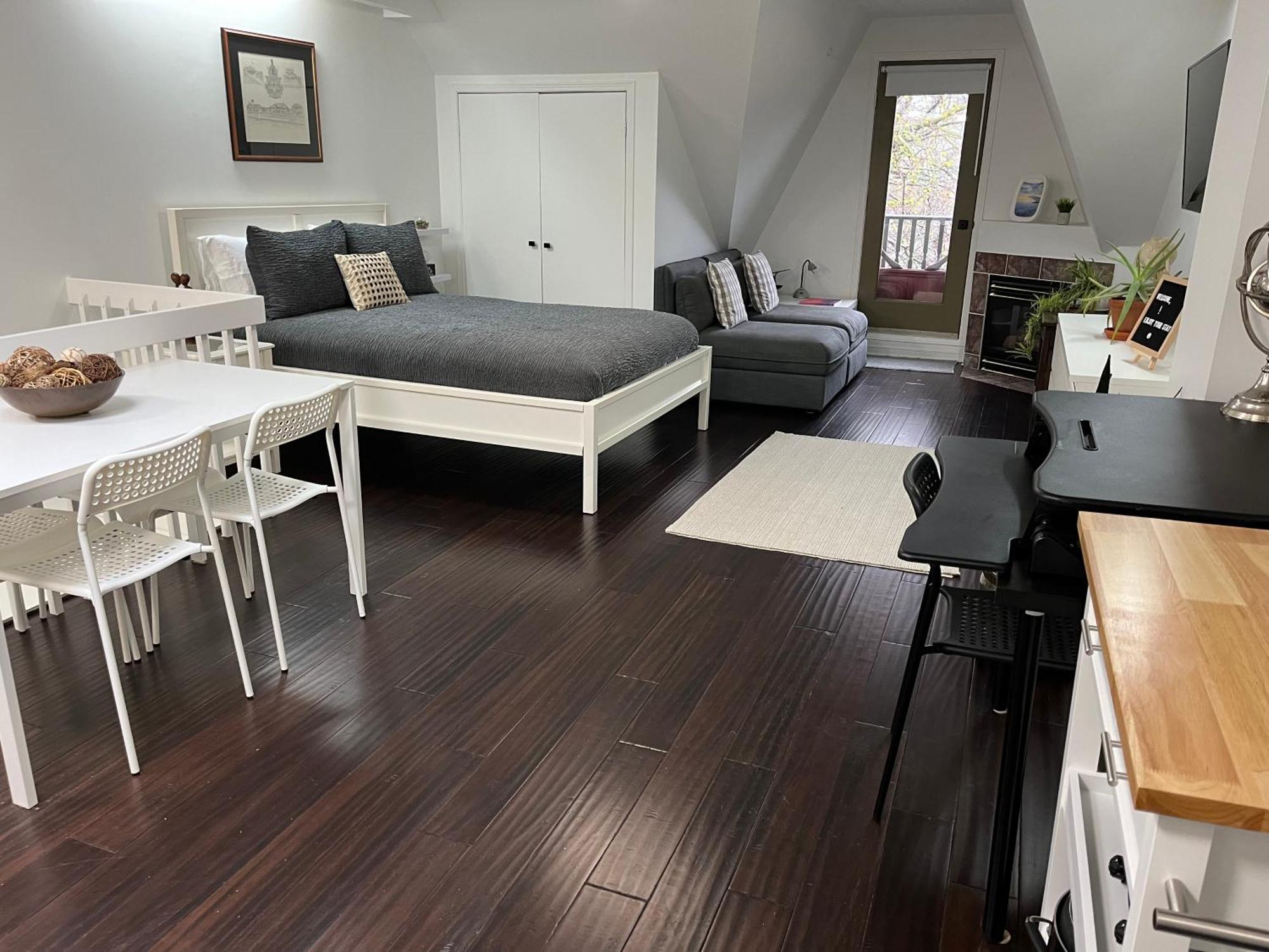 Bright, Private, Peaceful With Retail Conveniences Steps Away