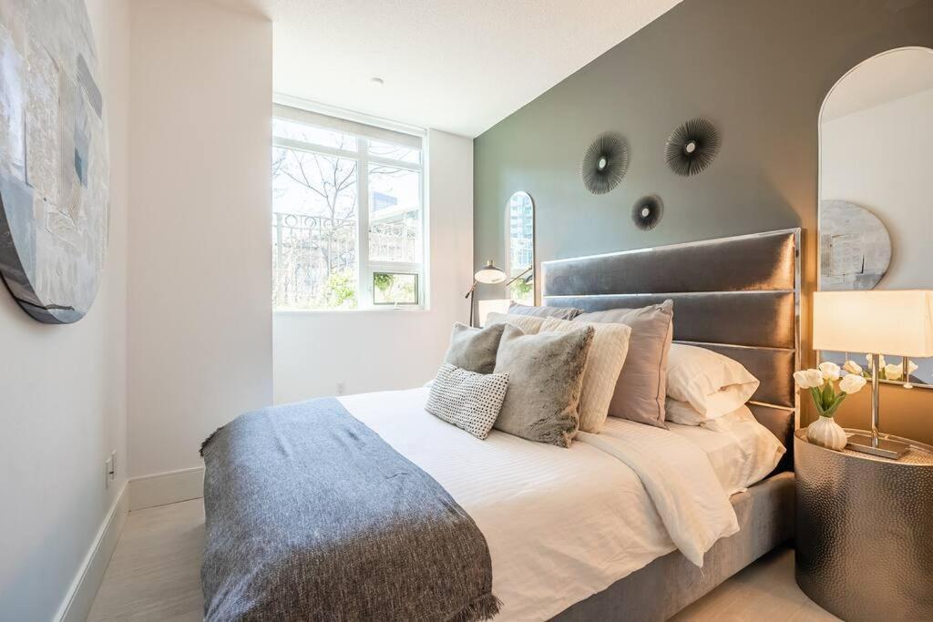 Luxury With Private Terrace Downtown Apartment Toronto