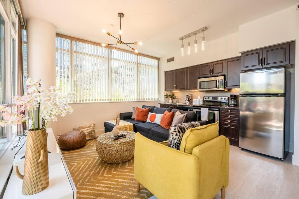 Luxury With Private Terrace Downtown Apartment Toronto