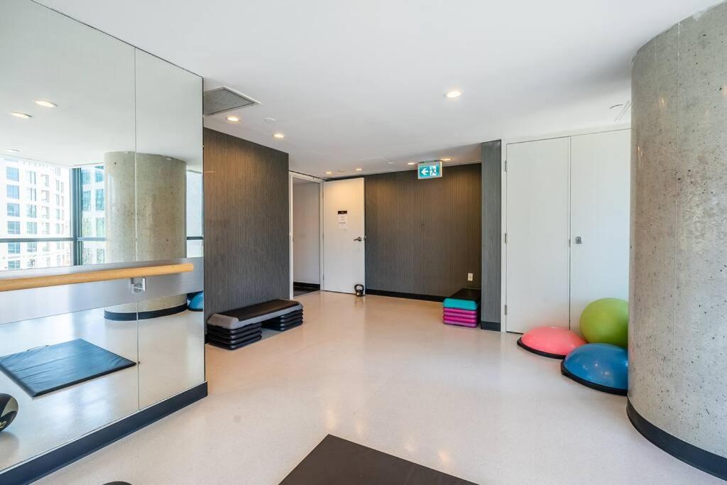 Luxury With Private Terrace Downtown Toronto