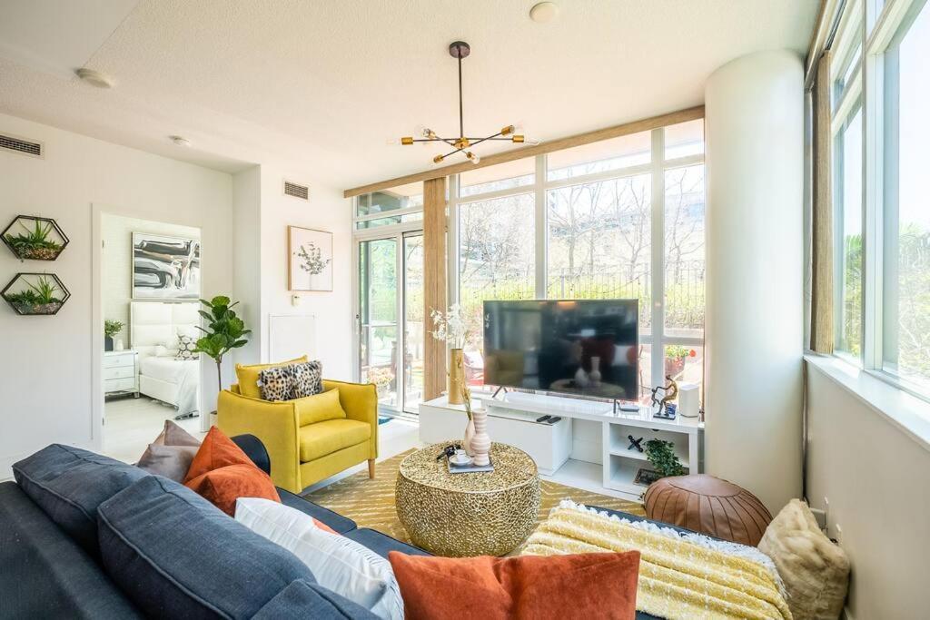 Luxury With Private Terrace Downtown * Toronto
