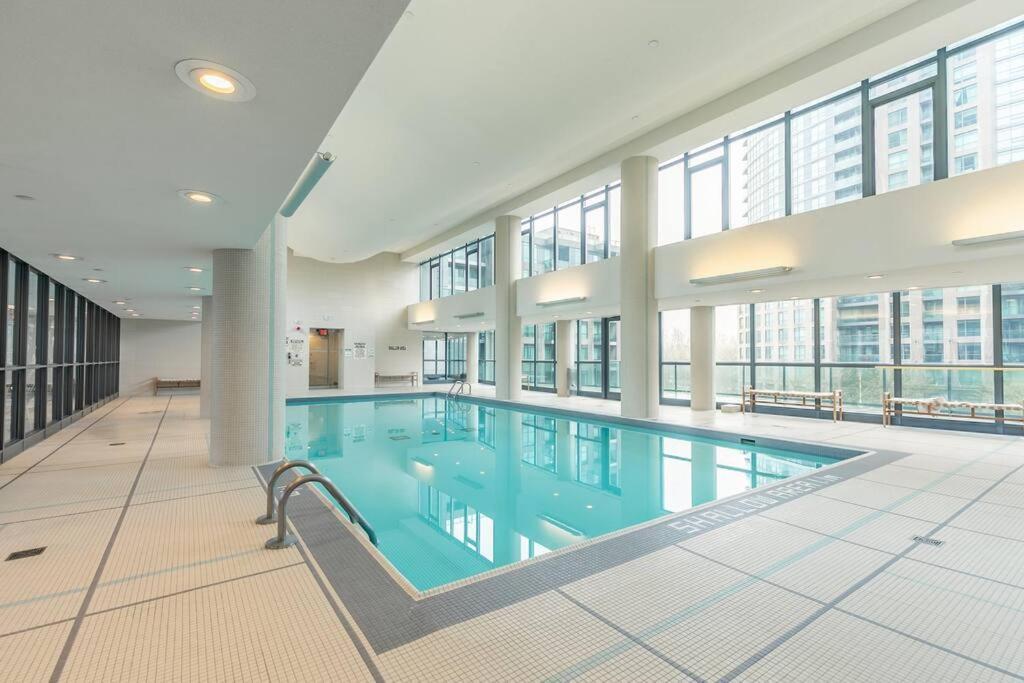Luxury With Private Terrace Downtown Apartment *