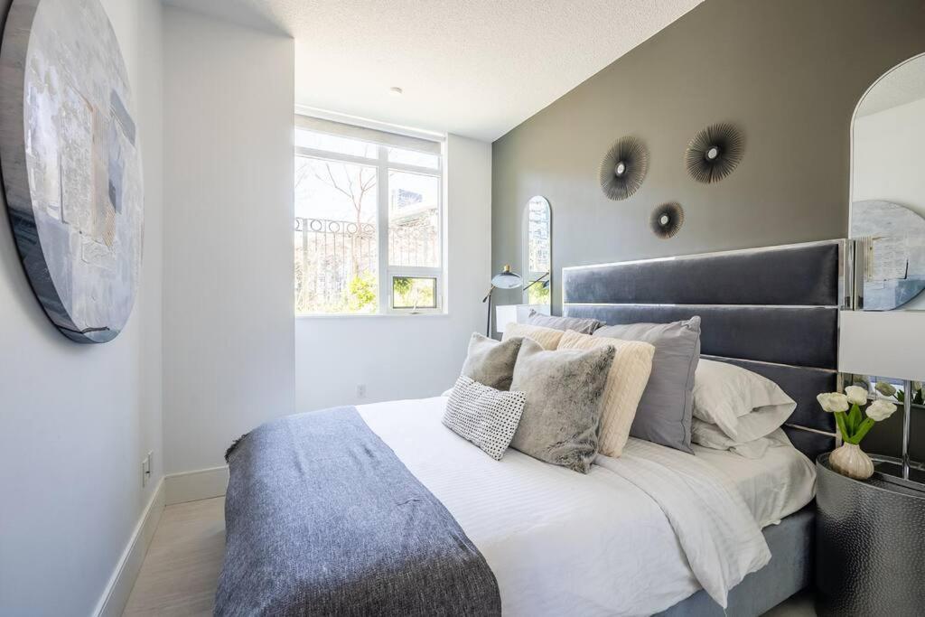 Luxury With Private Terrace Downtown Apartment Toronto