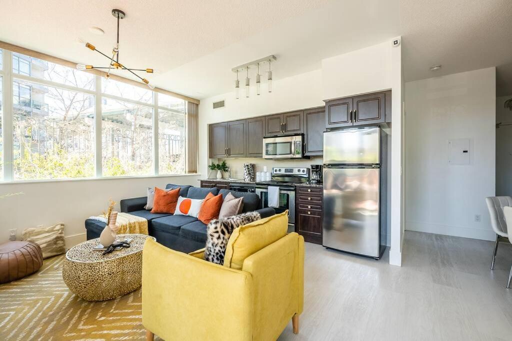 Luxury With Private Terrace Downtown Toronto