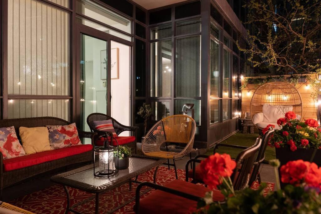 Luxury With Private Terrace Downtown Apartment *