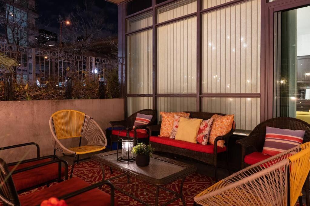 Luxury With Private Terrace Downtown Apartment Toronto