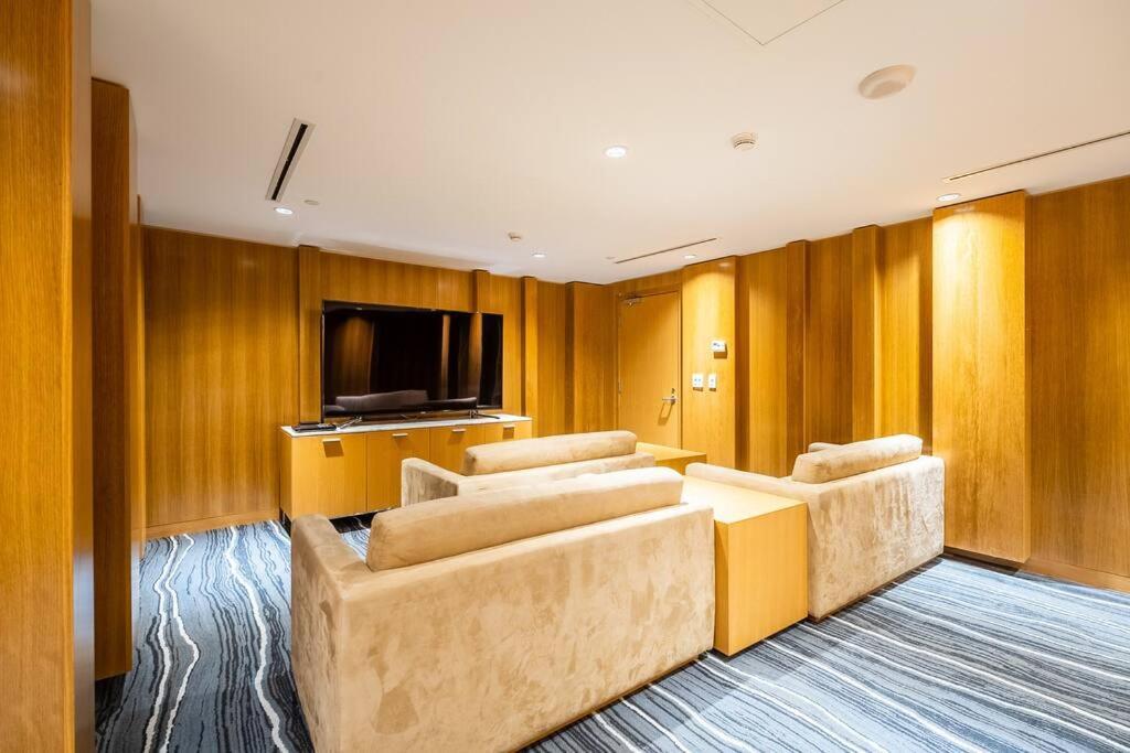 Luxury With Private Terrace Downtown Apartment *