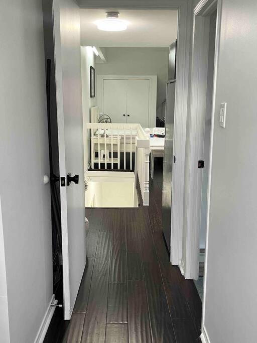 Bright, Private, Peaceful With Retail Conveniences Steps Away Apartment *