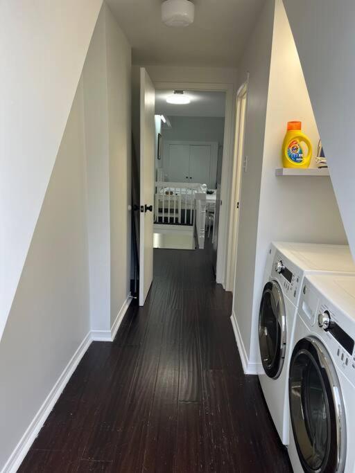 Apartment Bright, Private, Peaceful With Retail Conveniences Steps Away
