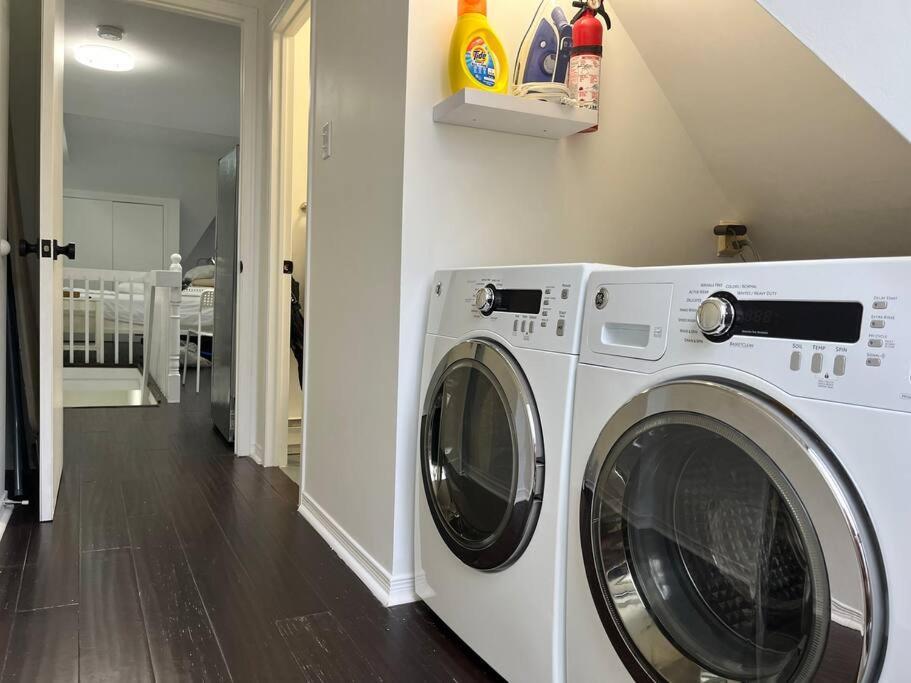 Bright, Private, Peaceful With Retail Conveniences Steps Away Apartment *