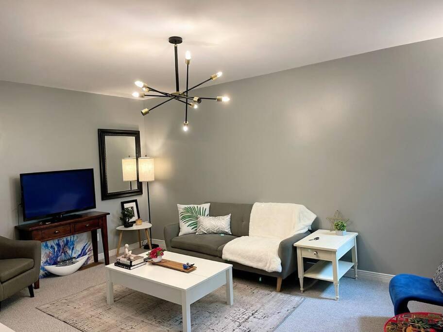 Apartment Superb Spacious Loft Old Near Distillery District