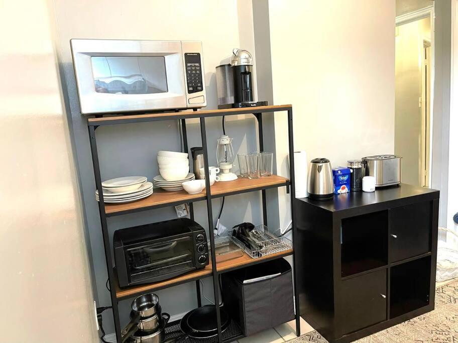 Superb Spacious Loft Old Near Distillery District Apartment