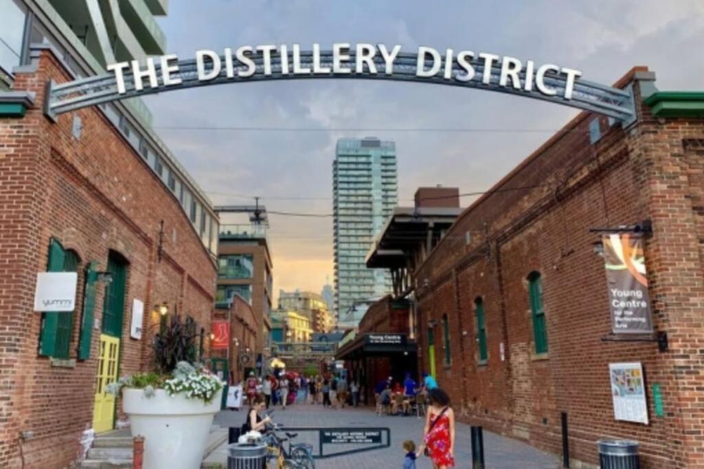 Superb Spacious Loft Old Near Distillery District Apartment Toronto