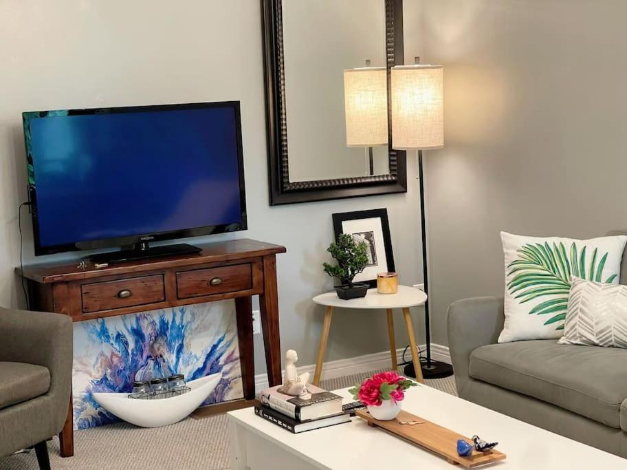 Superb Spacious Loft Old Near Distillery District Apartment