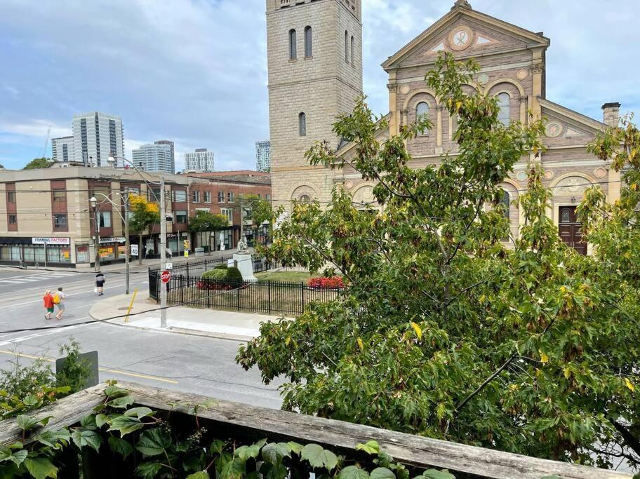 Superb Spacious Loft Old Near Distillery District Apartment *