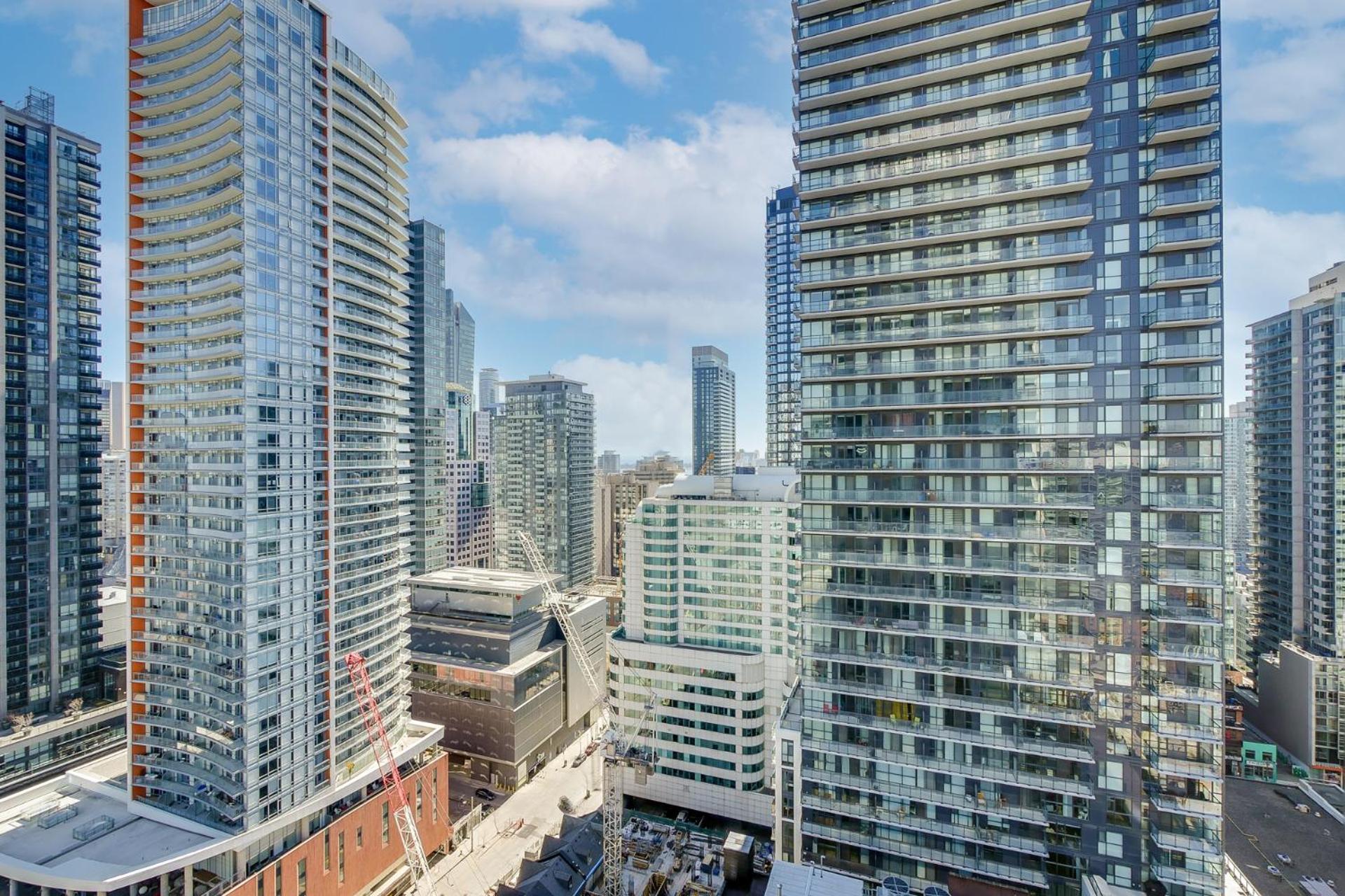 Premium 39th Fl - City View *