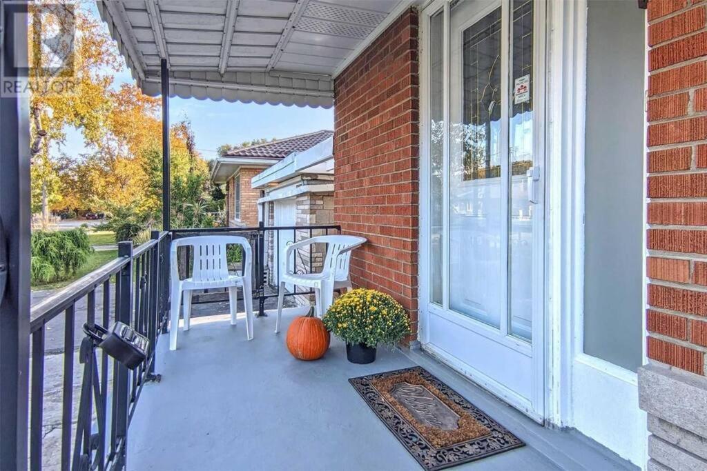 Apartment 25 Minutes To Downtown Toronto