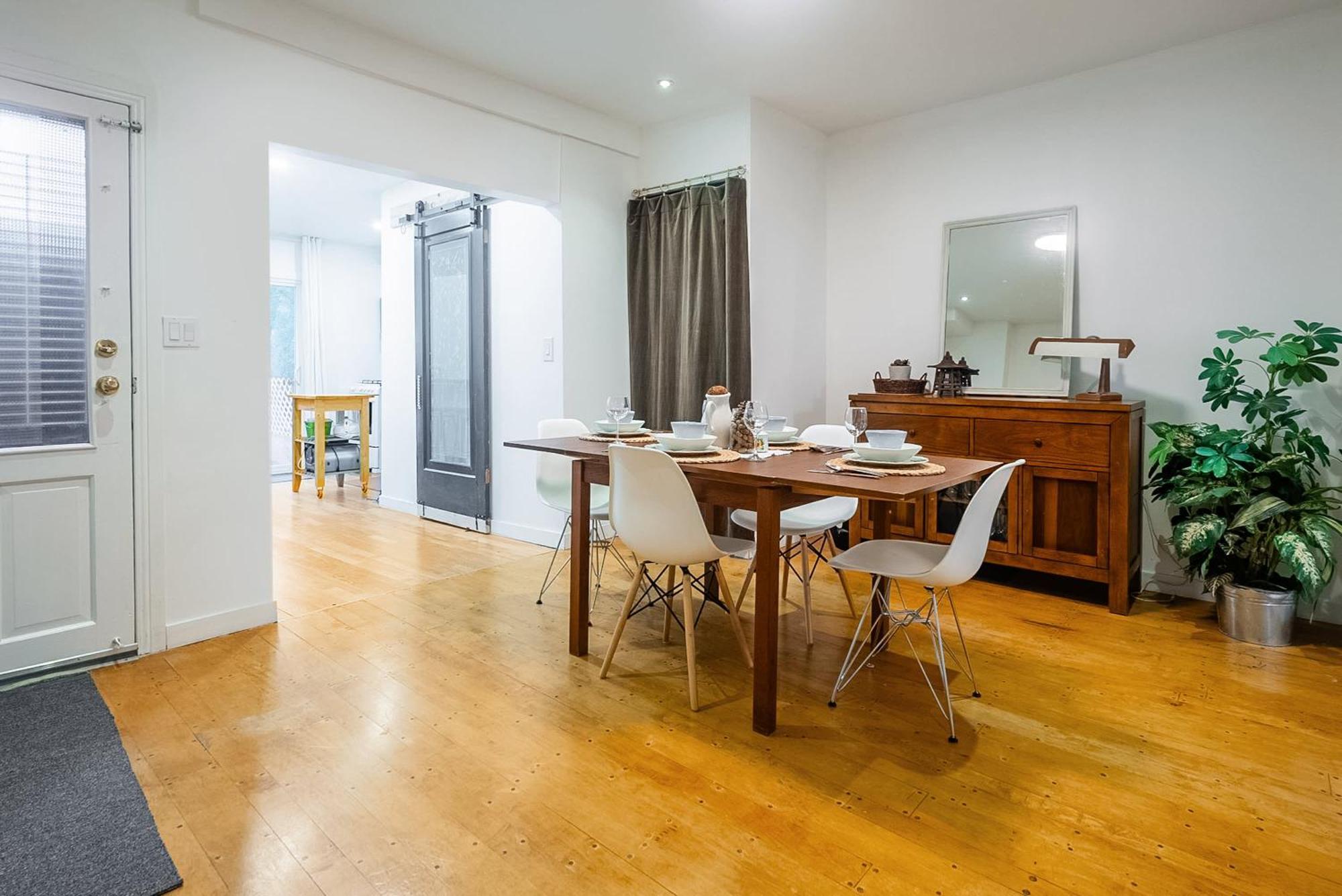 Multi-level Townhome Close To Christie Pits Park *