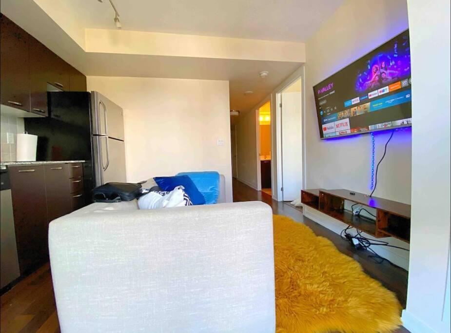 Apartment Cozy One Bedroom Unit With Balcony *