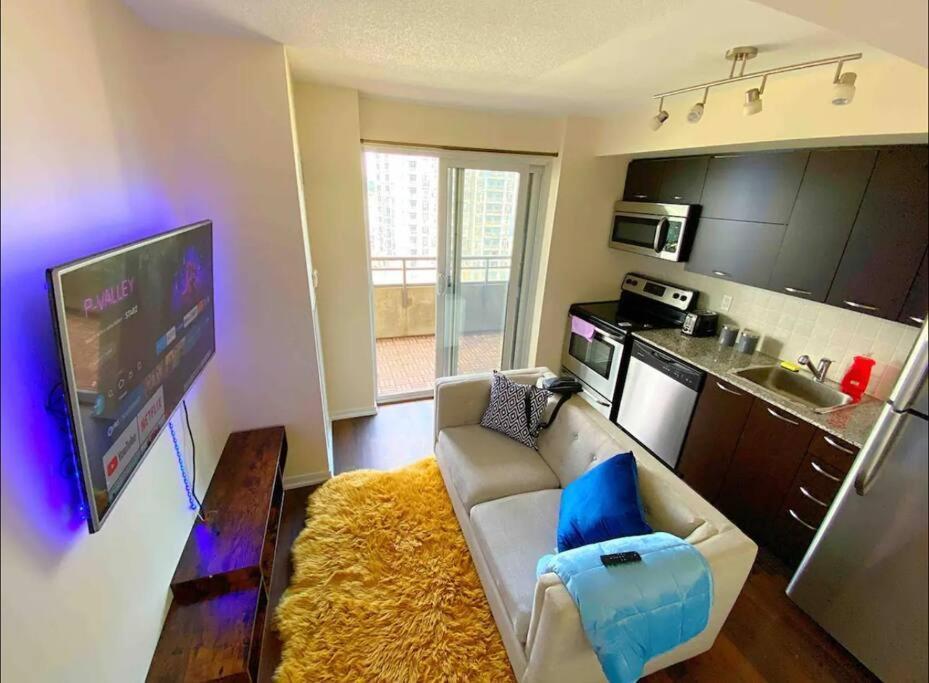 Cozy One Bedroom Unit With Balcony Apartment *