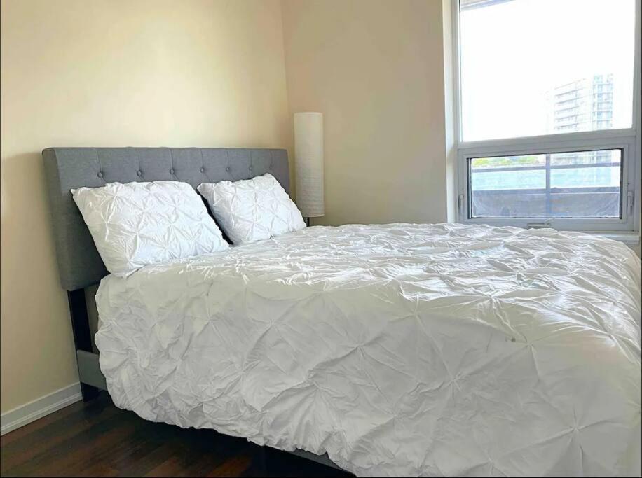Apartment Cozy One Bedroom Unit With Balcony Toronto