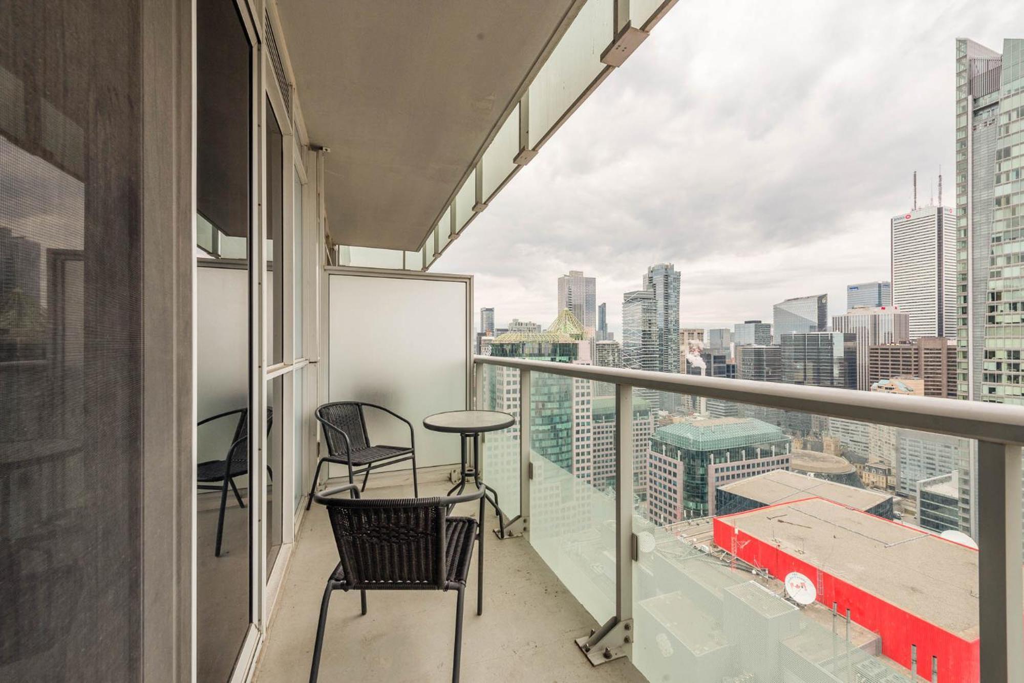 Planurstay - Ideal 2br & 2bth - 300 Front Street West Apartment *