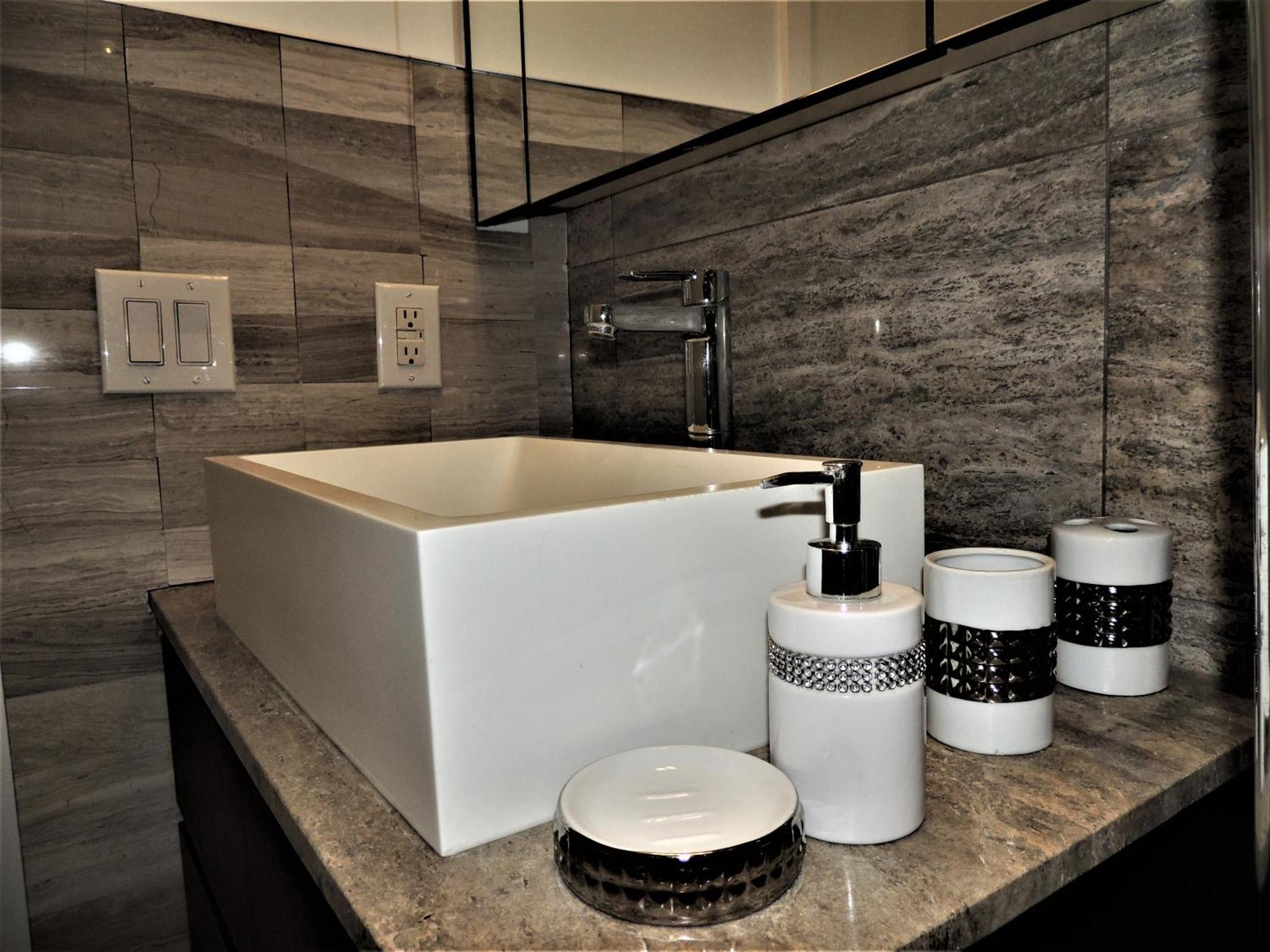 Apartment Tvhr - Luxury Condos In Heart Of Downtown Toronto