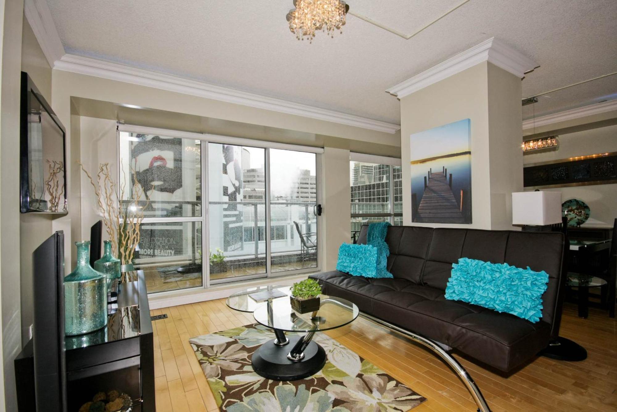 Yonge Furnished Hotel Toronto