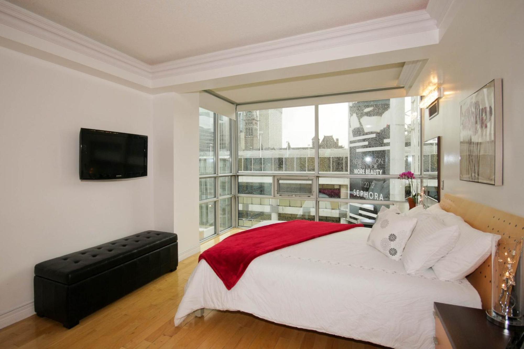 Yonge Furnished Hotel 2*