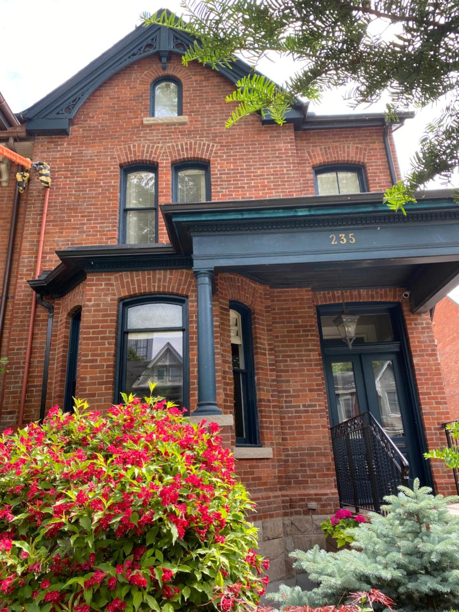 Guest house Downtown Luxury Victorian Retreat 4*
