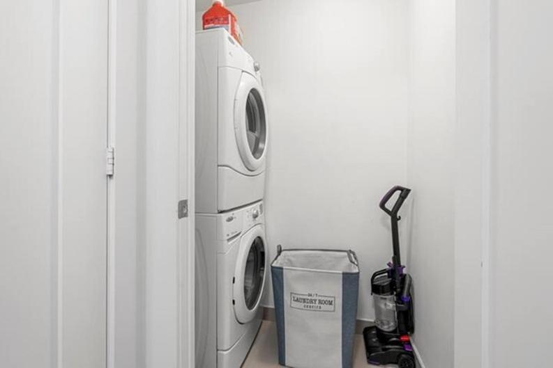Apartment Luxury 2br Downtown Facing Cn Tower *