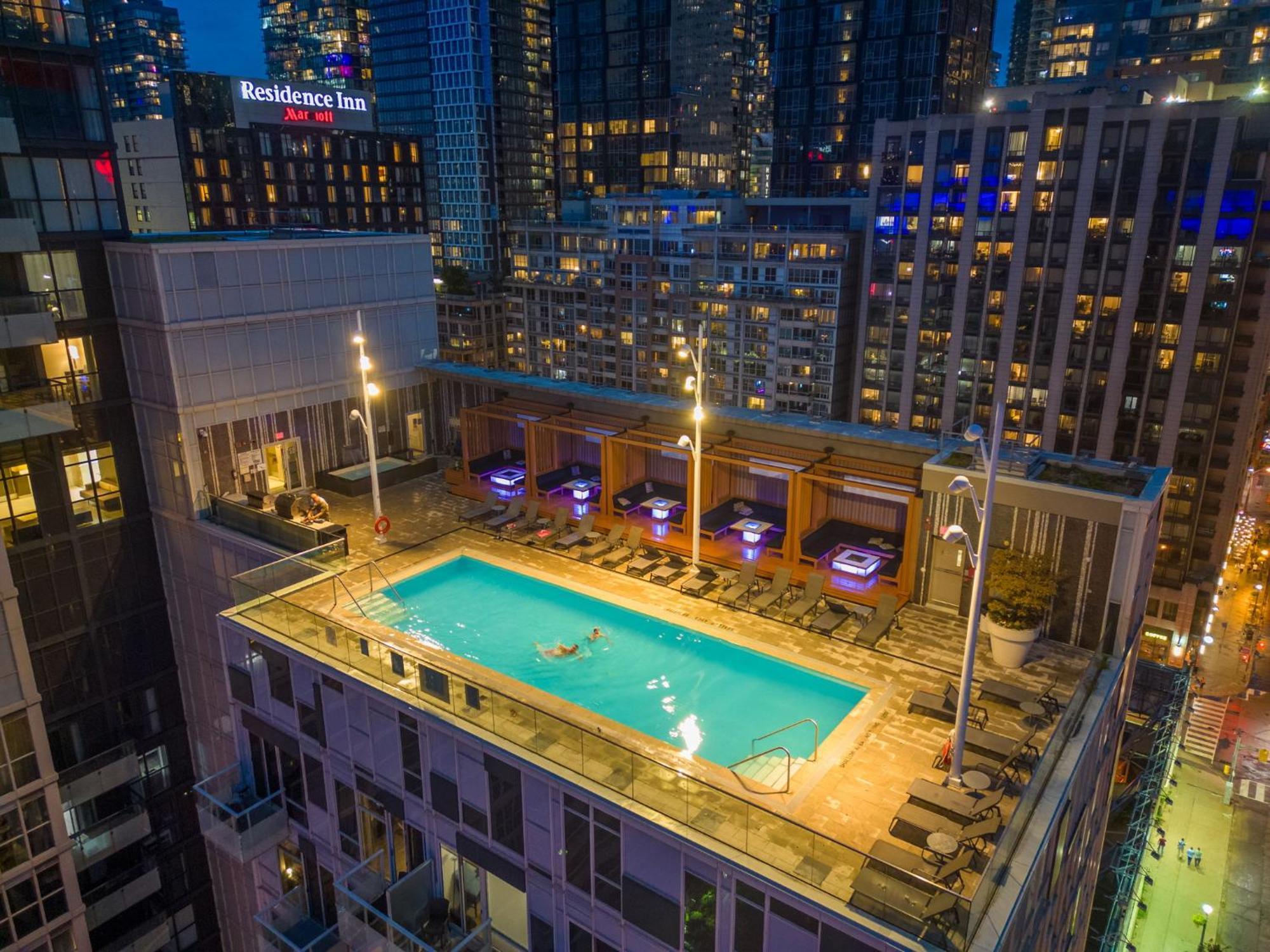 Luxury 2br Downtown Facing Cn Tower Apartment Toronto