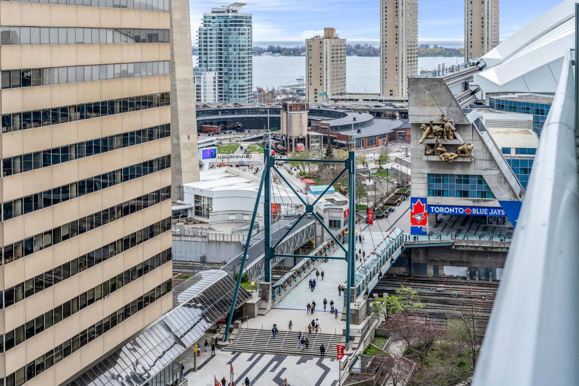 Luxury 2br Downtown Facing Cn Tower Apartment *