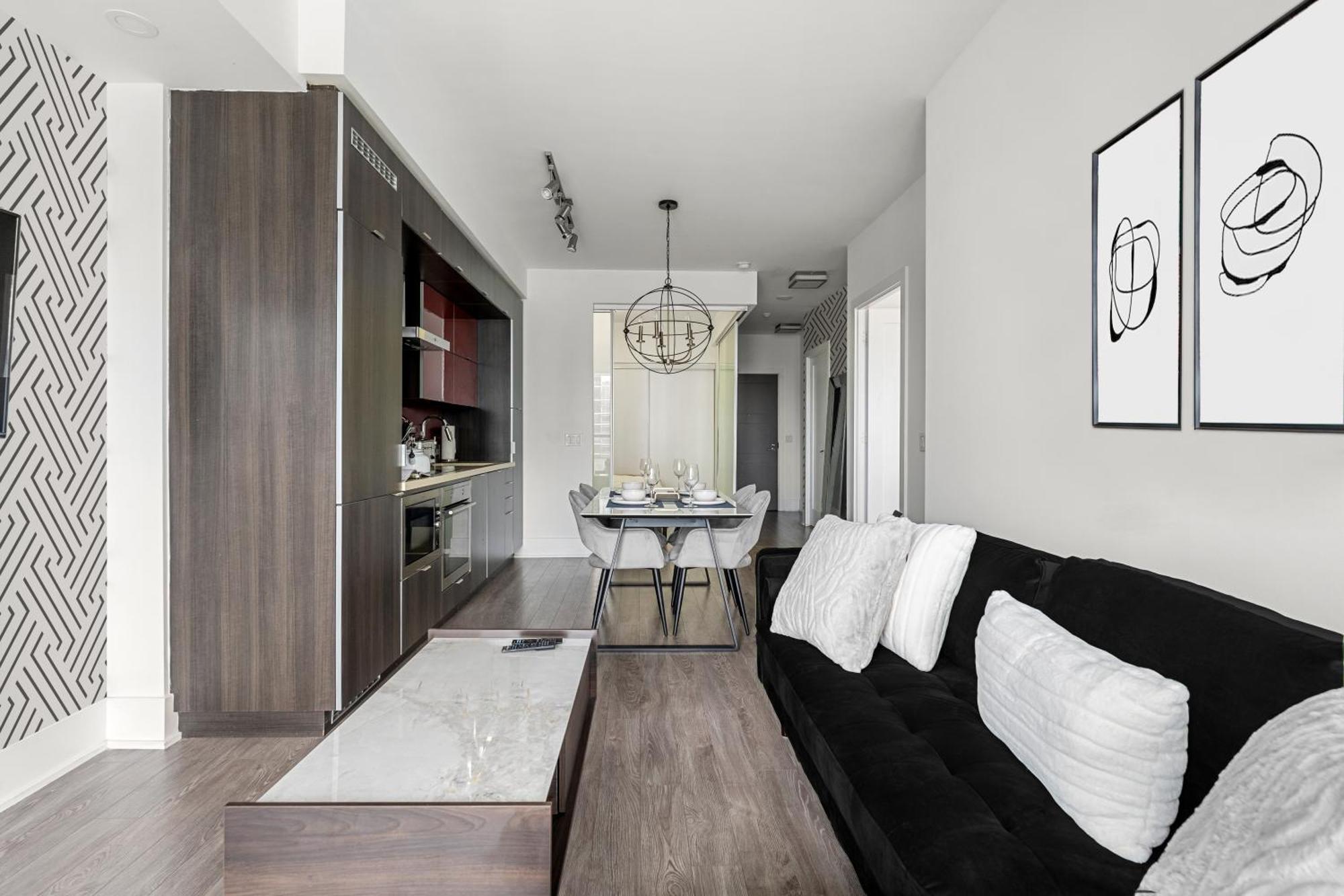 Luxury 2br Downtown Facing Cn Tower Apartment Toronto