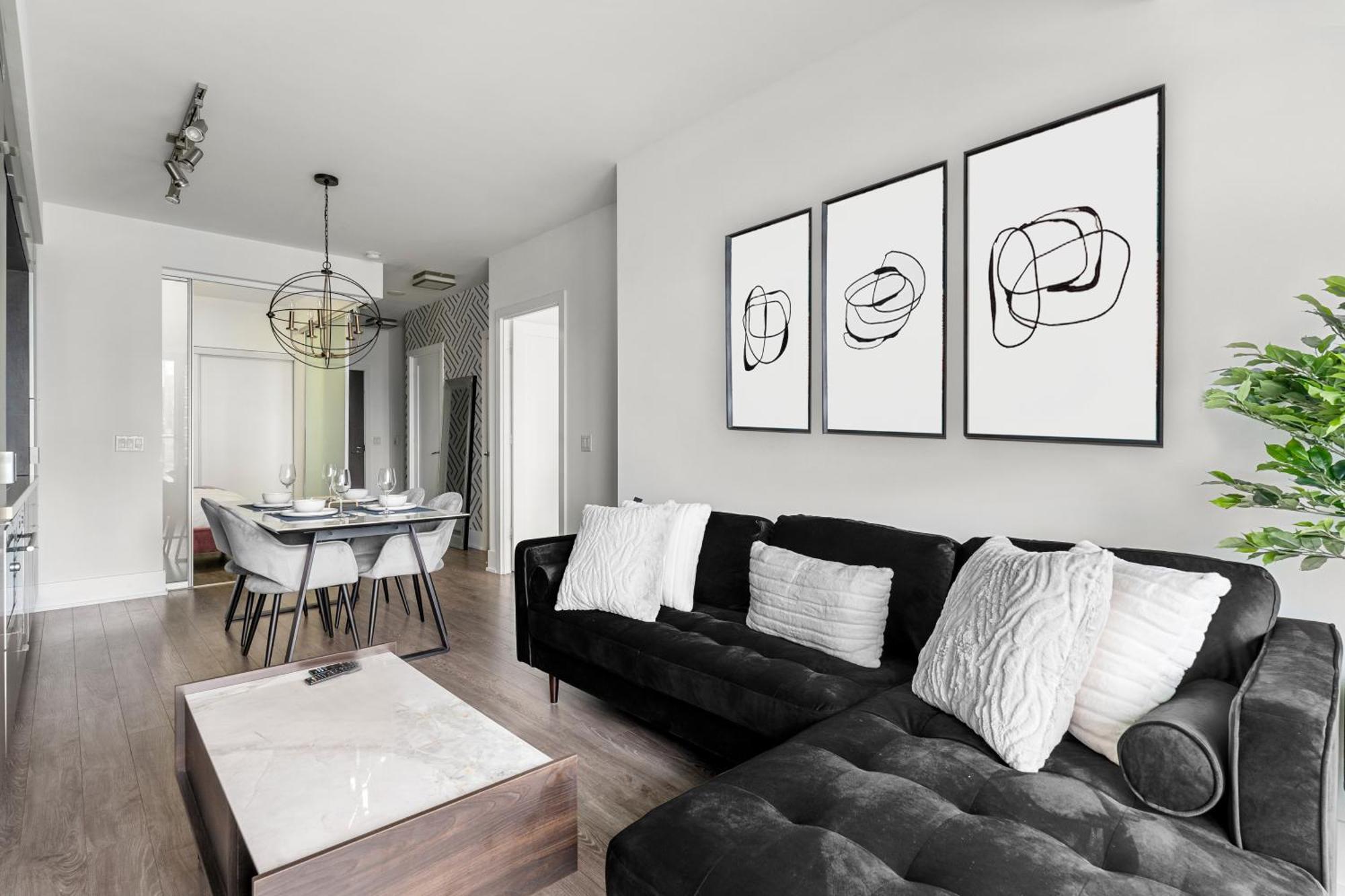 Luxury 2br Downtown Facing Cn Tower Apartment